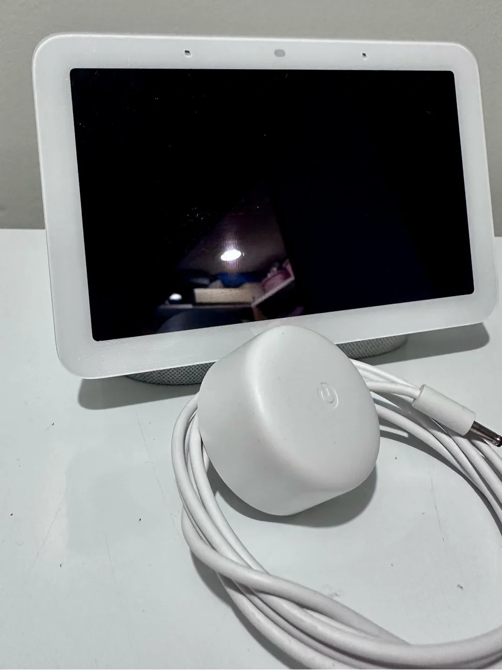 Google Nest Hub 7” White Smart Display with White Power Adapter GUIK2
